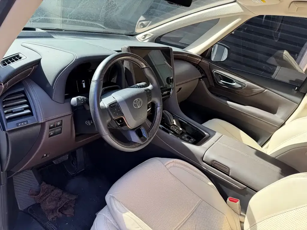 Toyota Alphard — фото 4