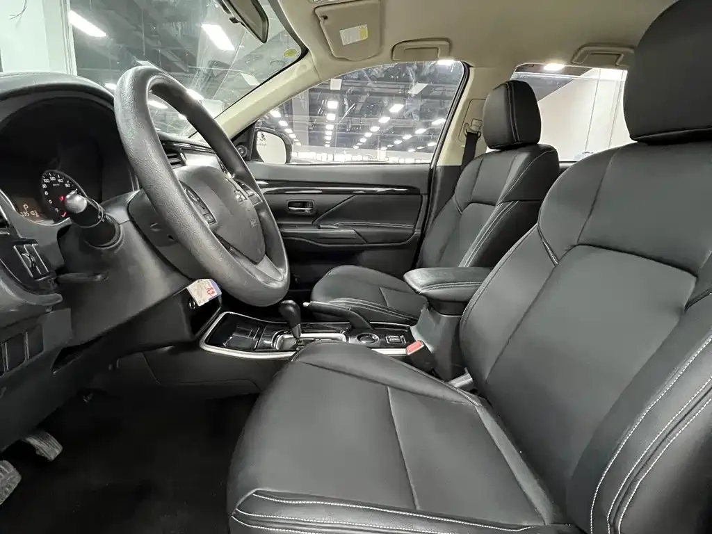 Mitsubishi Outlander 2022 из CN, фото 10