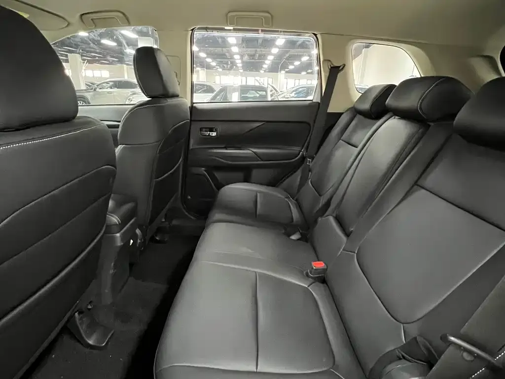 Mitsubishi Outlander 2022 из CN, фото 3