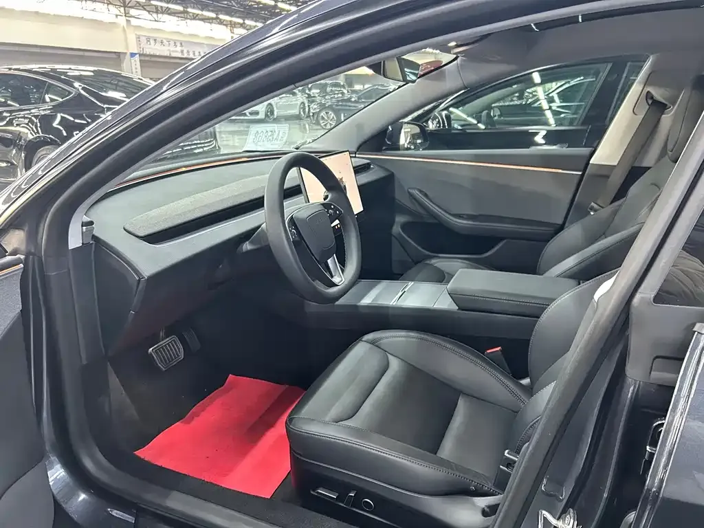 Tesla Model 3 — фото 10