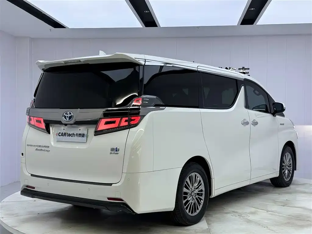Toyota Vellfire — фото 4