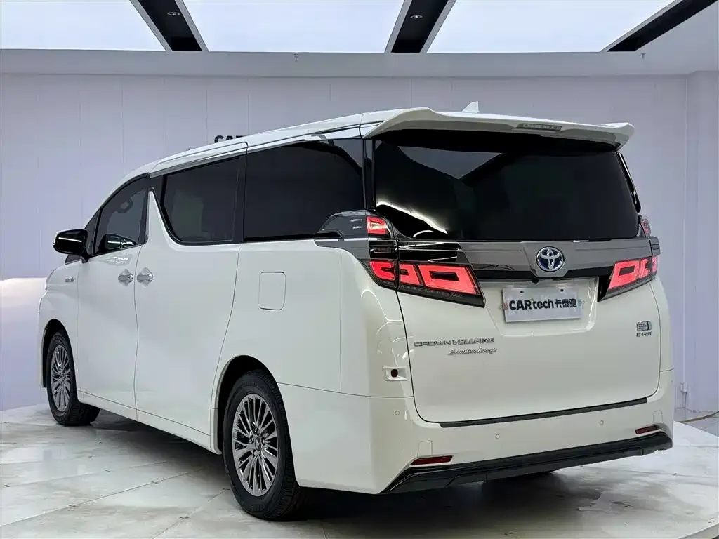 Toyota Vellfire — фото 7