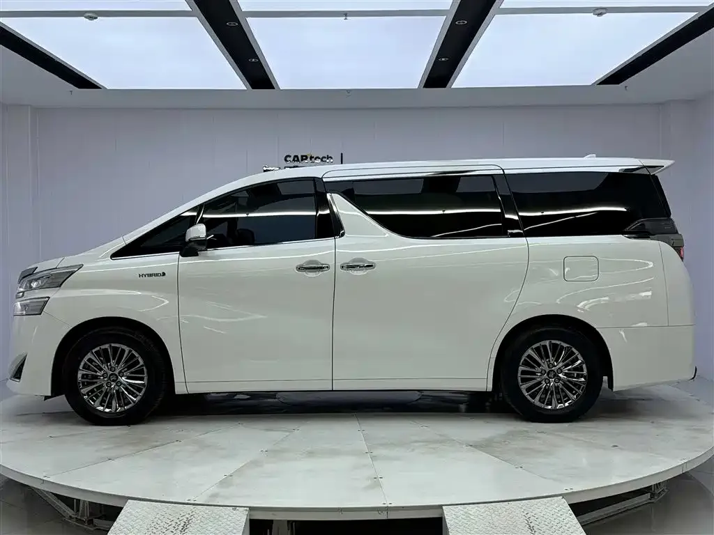 Toyota Vellfire — фото 10