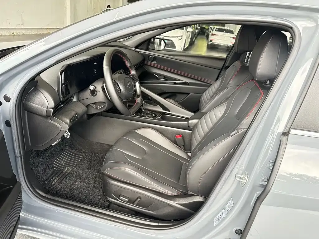 Hyundai Elantra — фото 5