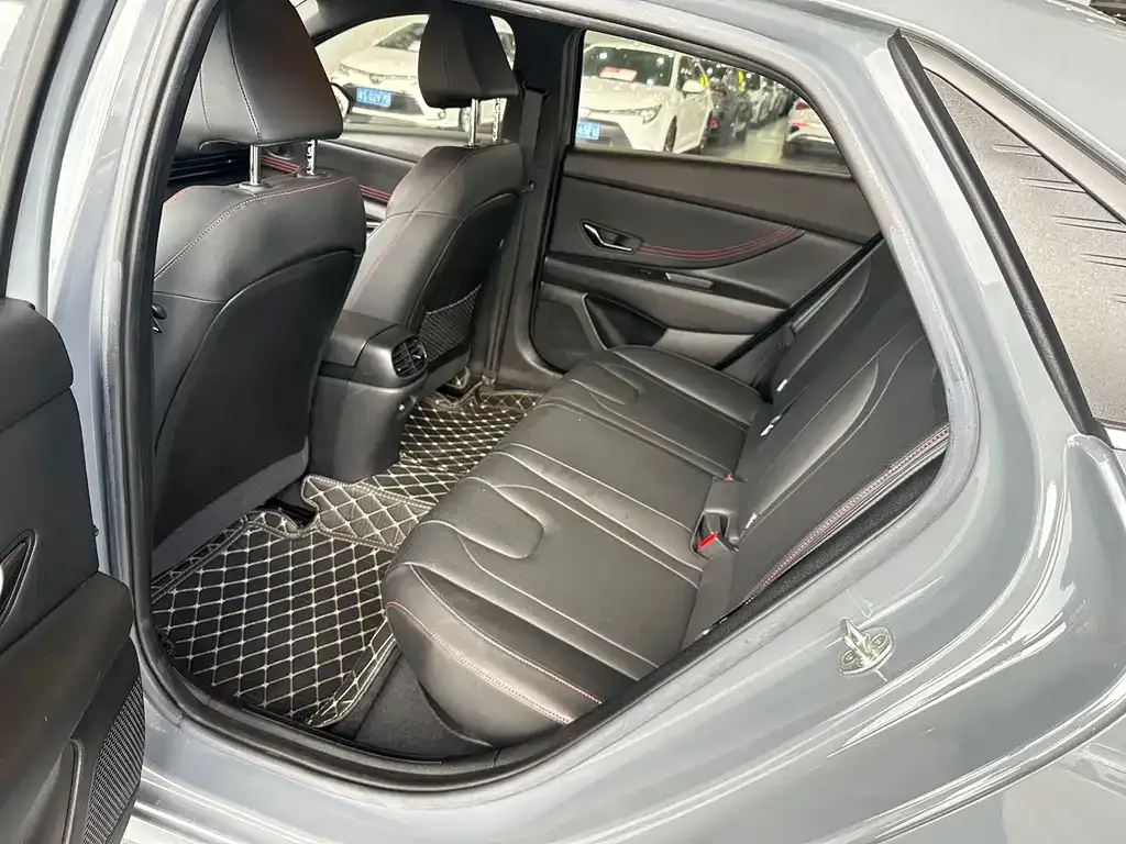Hyundai Elantra — фото 2
