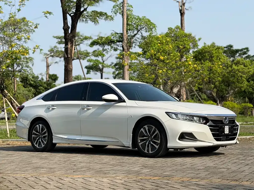 Honda Accord — фото 10