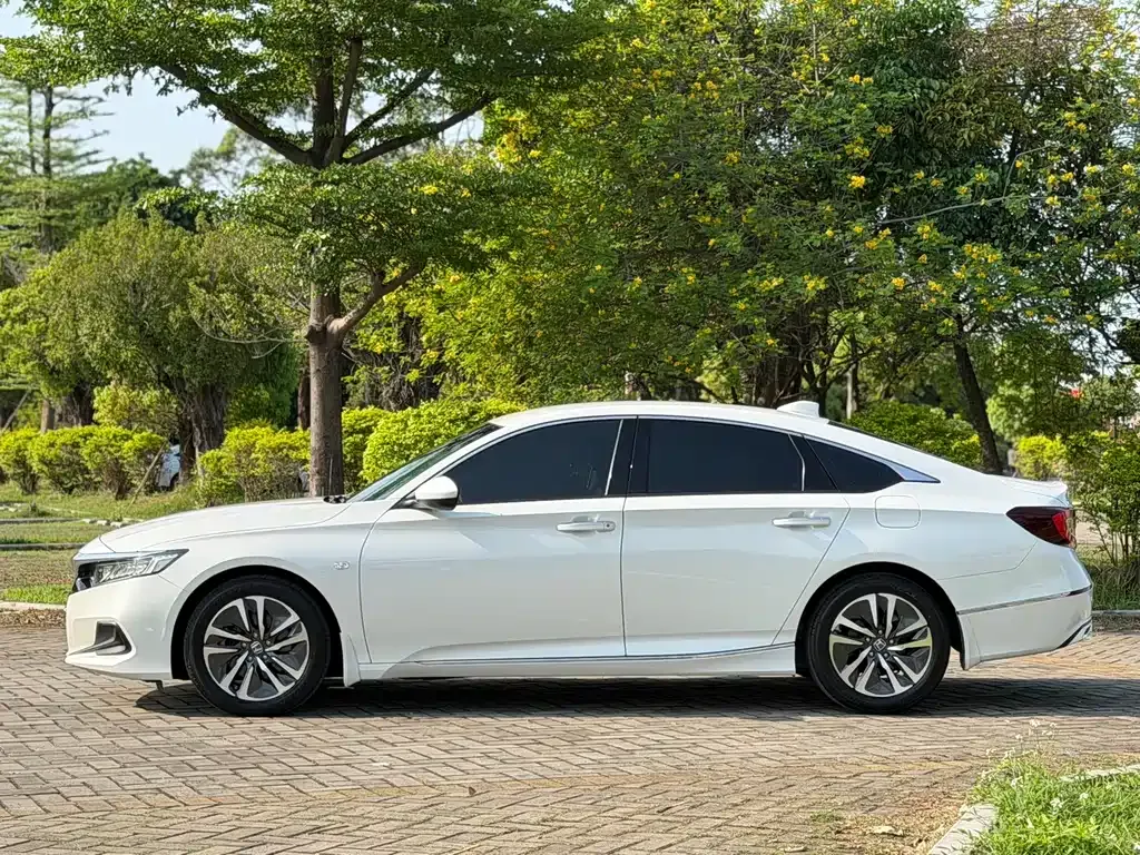Honda Accord — фото 8