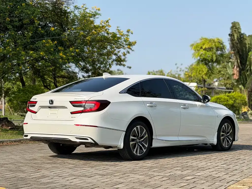 Honda Accord — фото 9
