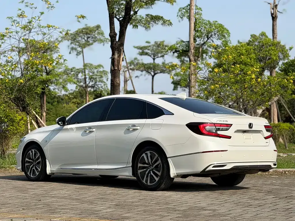 Honda Accord — фото 7
