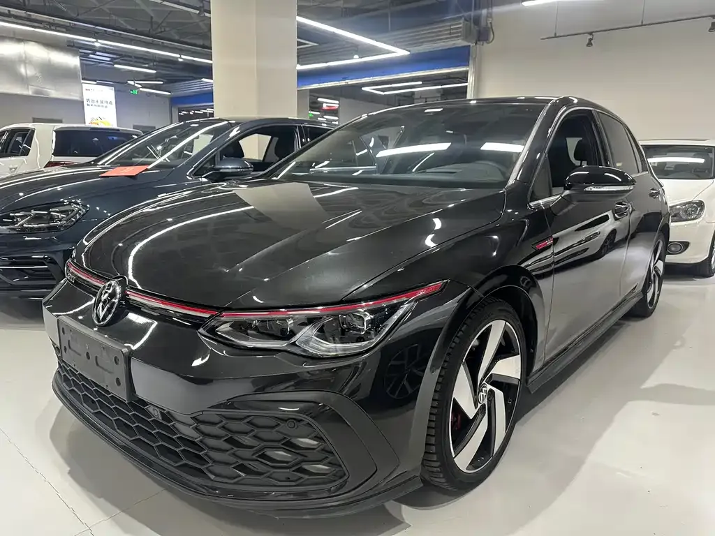 Volkswagen Golf GTI — фото 1