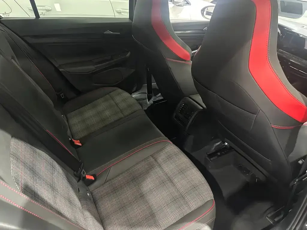 Volkswagen Golf GTI — фото 7