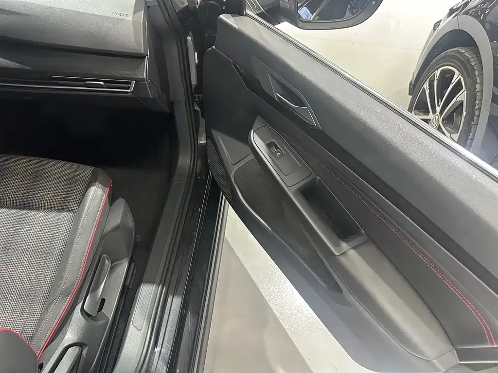 Volkswagen Golf GTI — фото 8