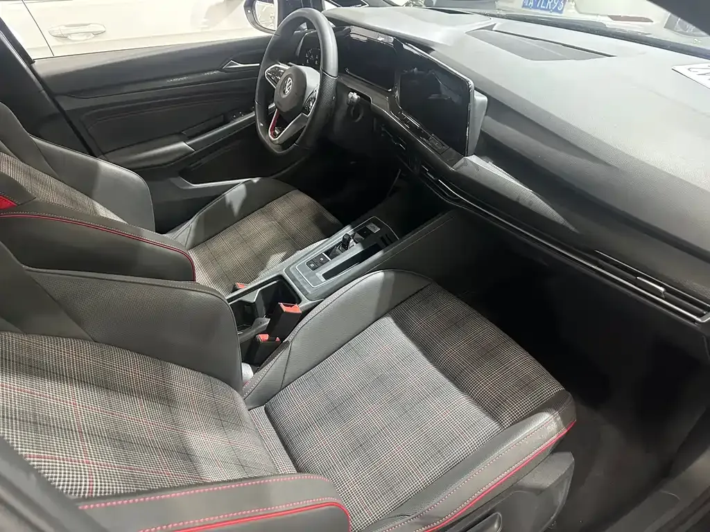 Volkswagen Golf GTI — фото 10