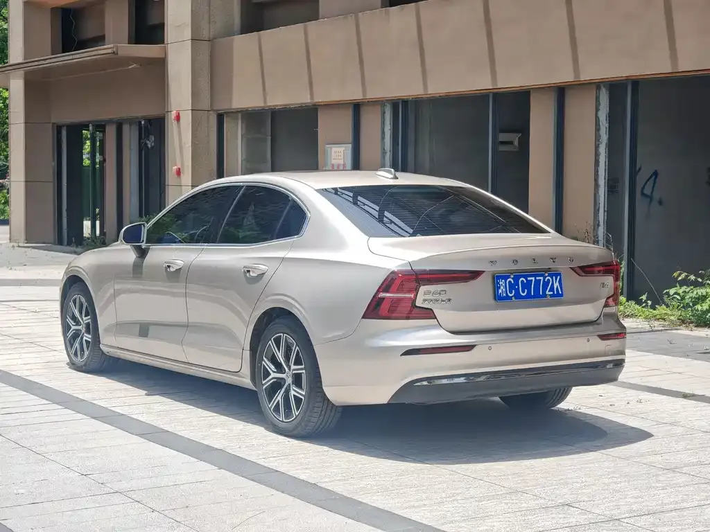 Volvo S60 — фото 4