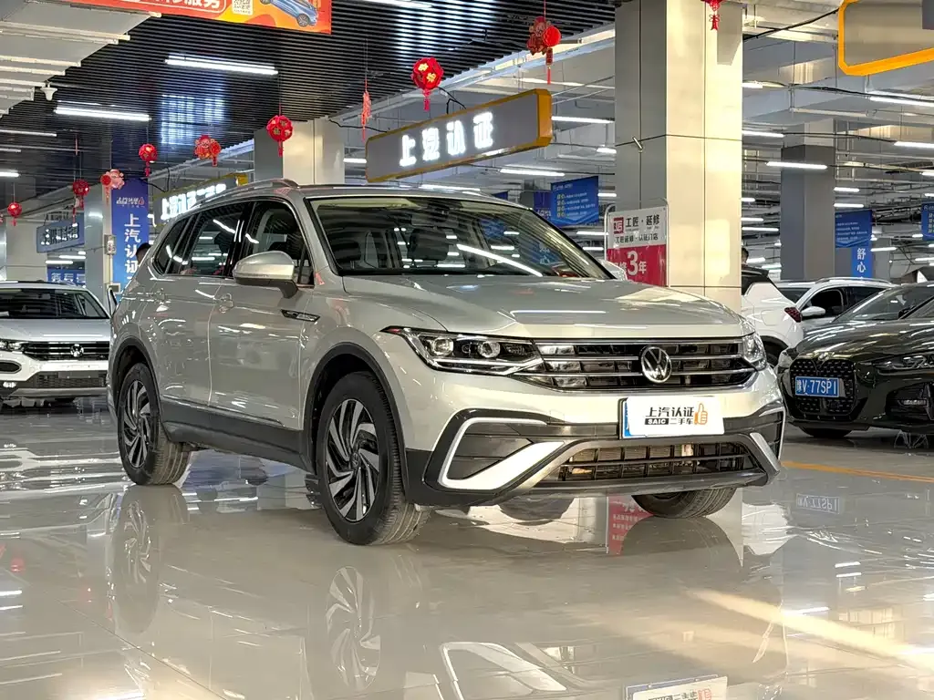 Volkswagen Tiguan L — фото 4