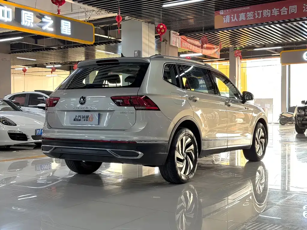 Volkswagen Tiguan L — фото 8