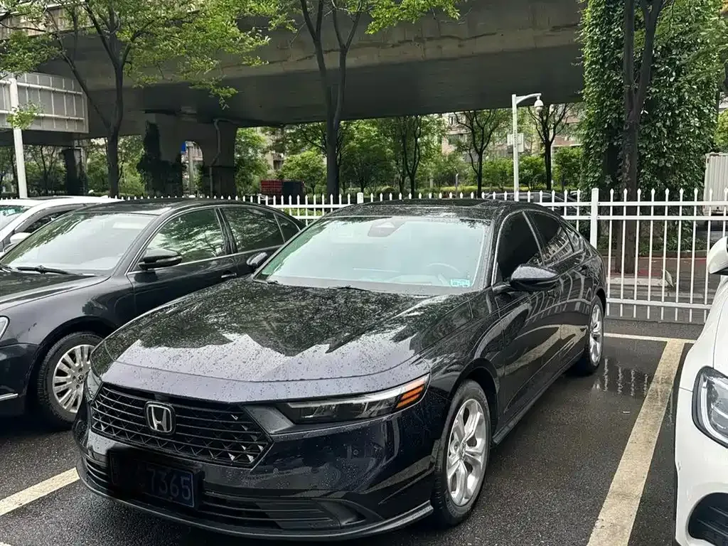 Honda Accord — фото 1
