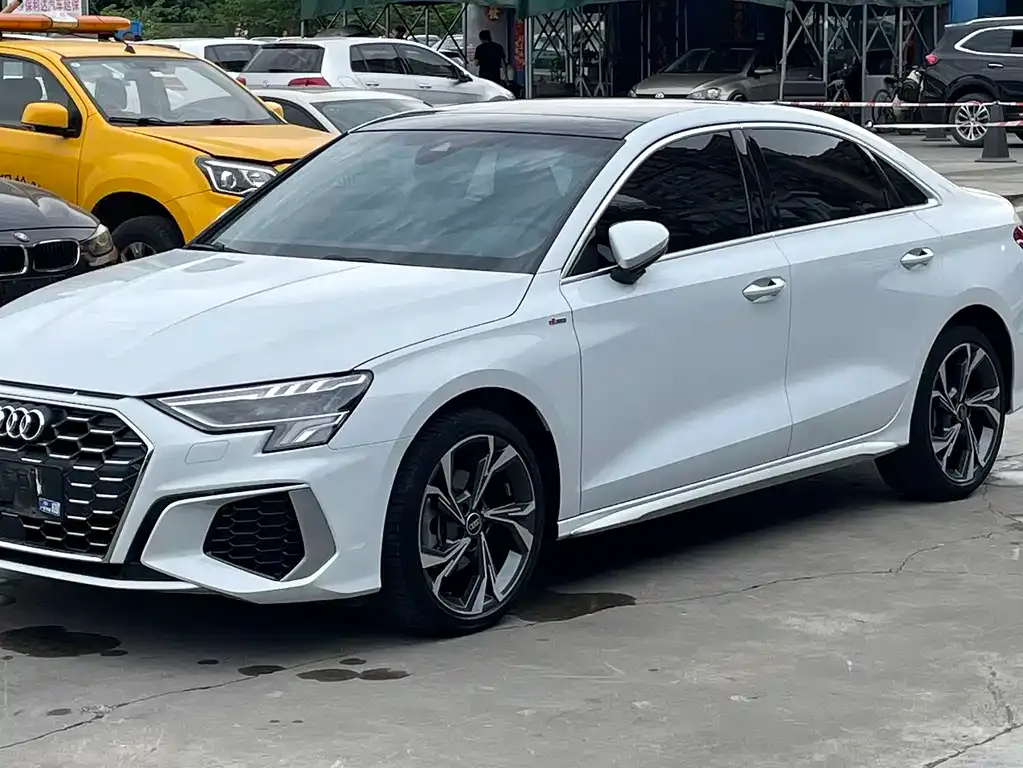 Audi A3 — фото 1