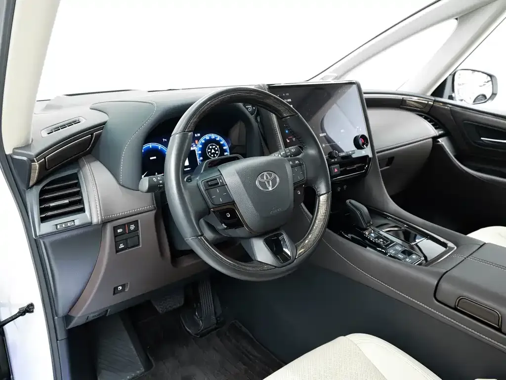 Toyota Alphard — фото 7