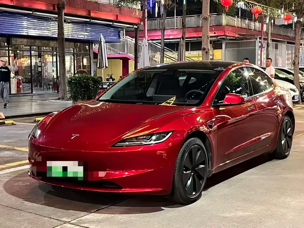 Tesla Model 3 — фото 1