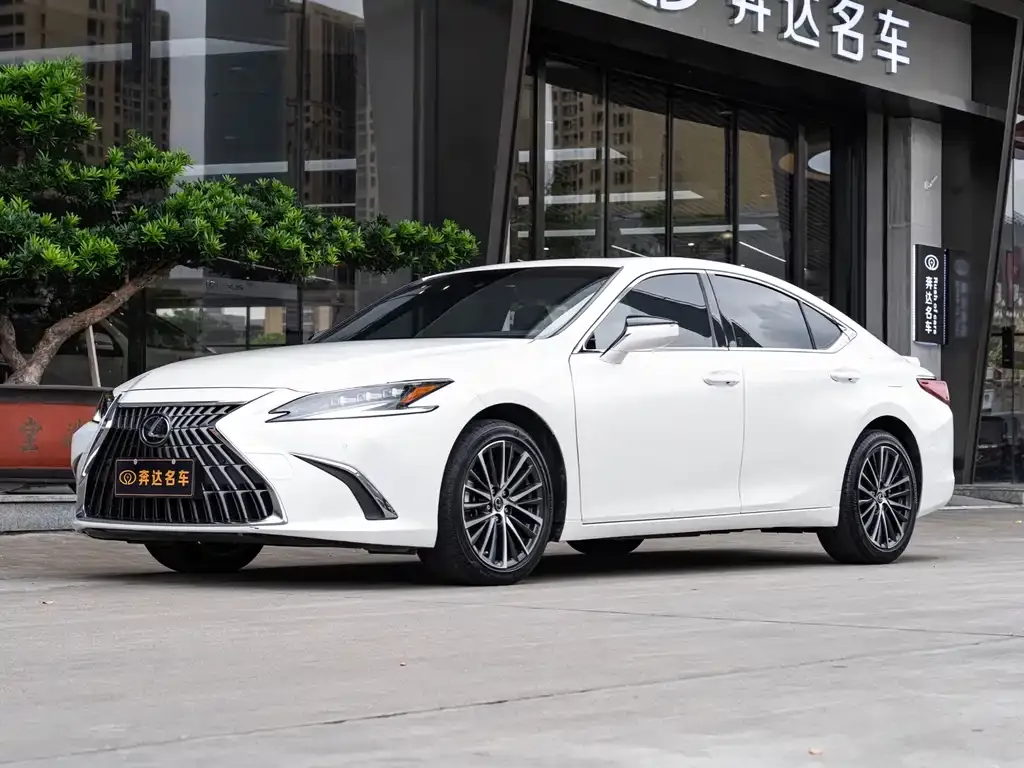 Lexus ES — фото 1