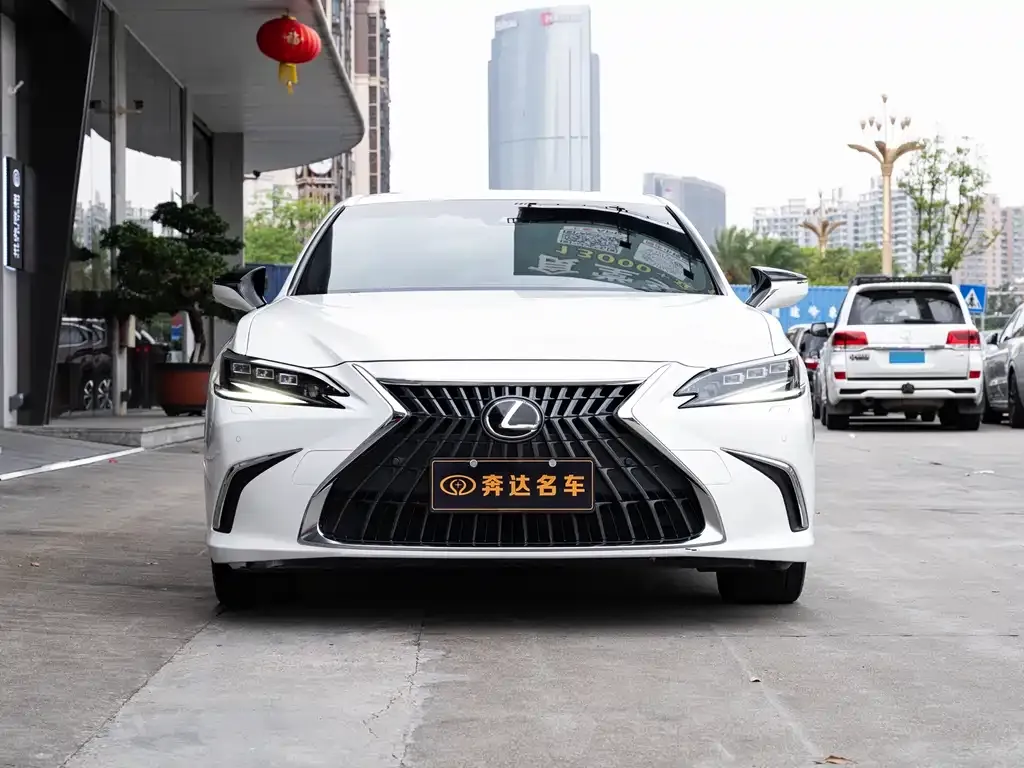 Lexus ES — фото 10