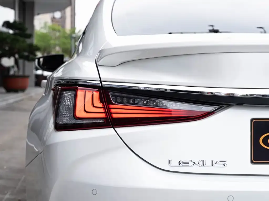 Lexus ES — фото 2