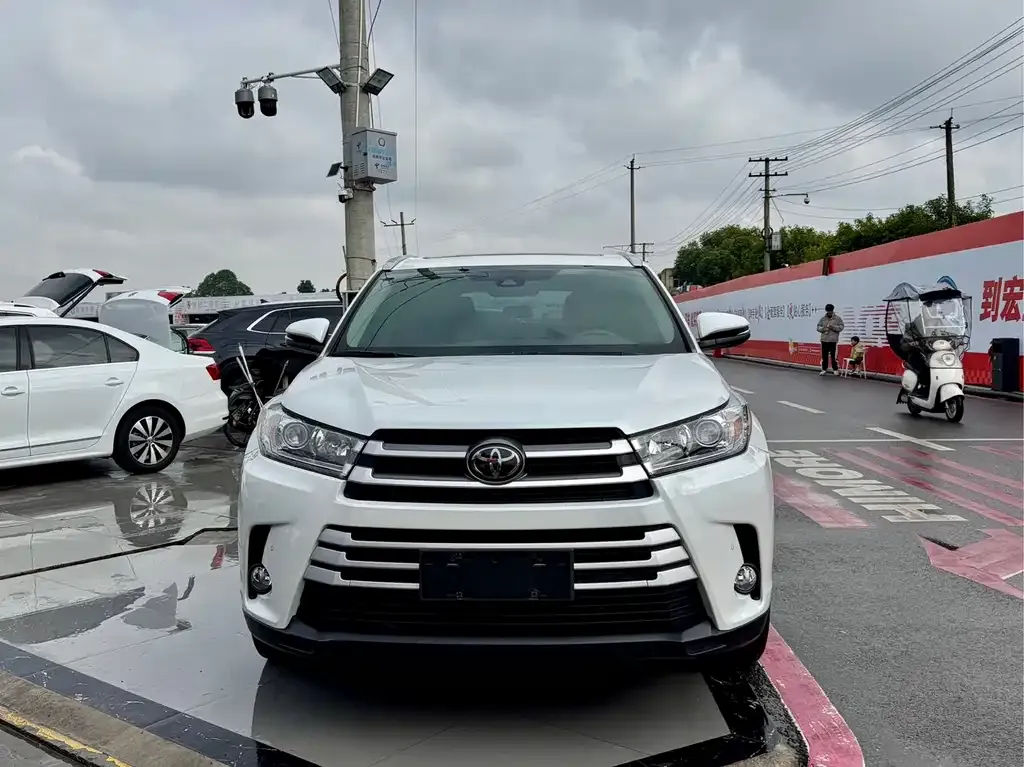Toyota Highlander — фото 4