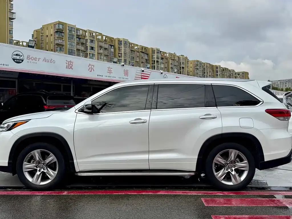 Toyota Highlander — фото 10
