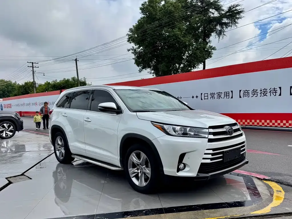Toyota Highlander — фото 9