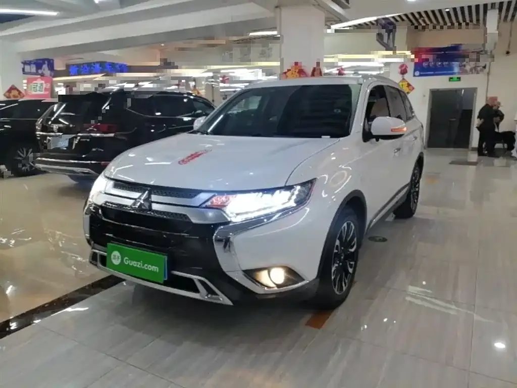 Mitsubishi Outlander — фото 1