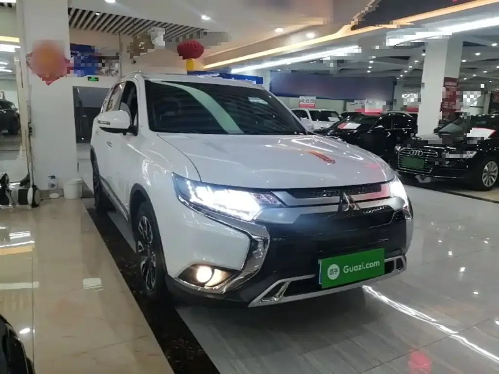 Mitsubishi Outlander — фото 5