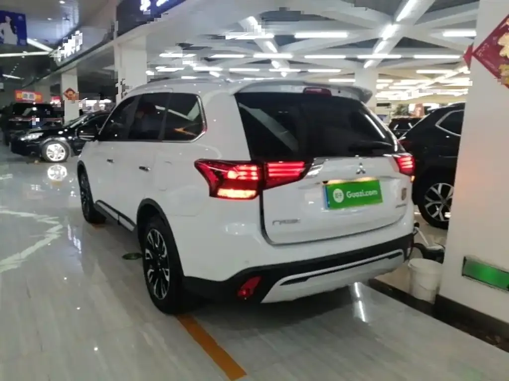 Mitsubishi Outlander — фото 3