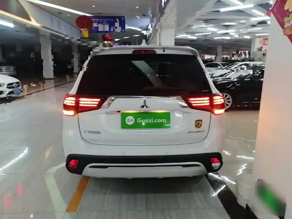 Mitsubishi Outlander — фото 10