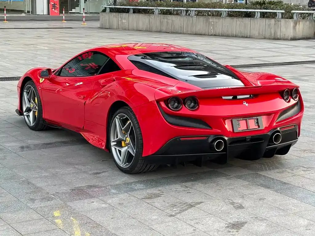 Ferrari F8 — фото 6