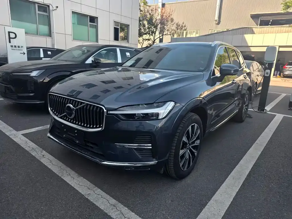 Volvo XC60 — фото 1