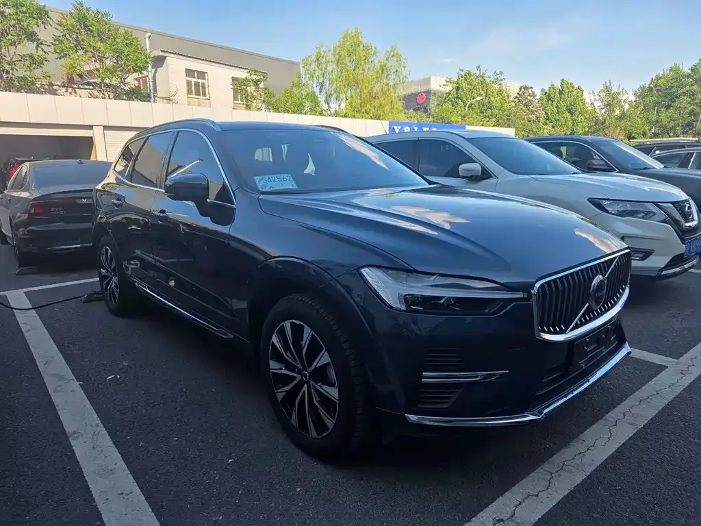 Volvo XC60 — фото 10