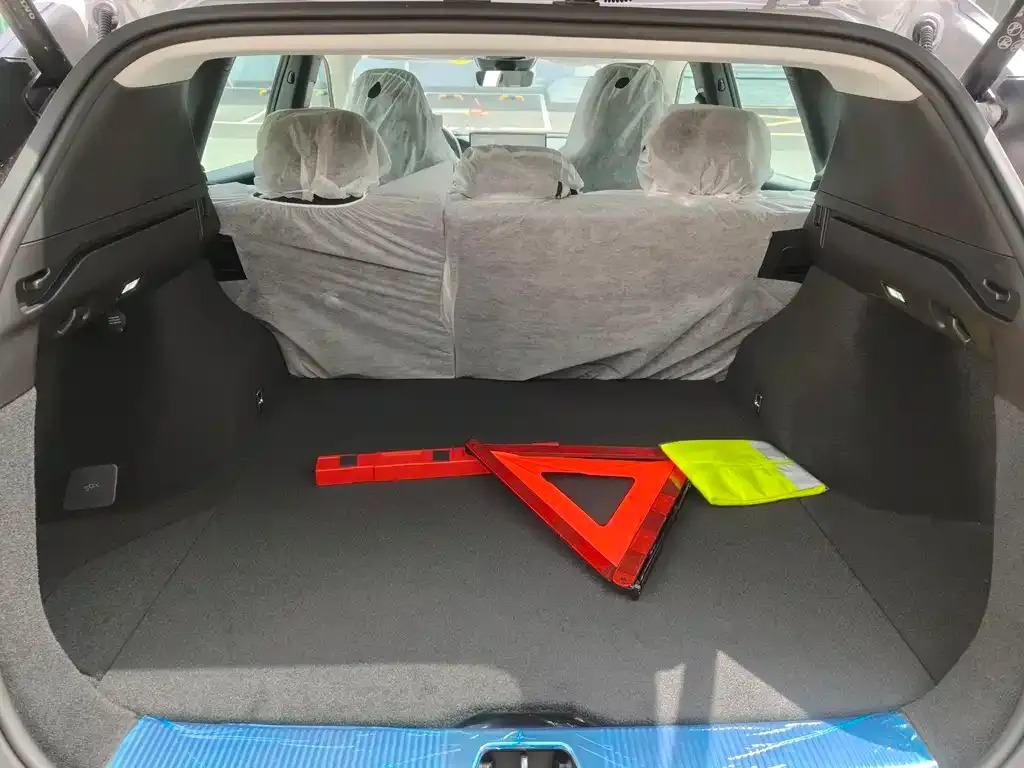 Volvo XC70 Plug-in Hybrid 2026 из CN, фото 2