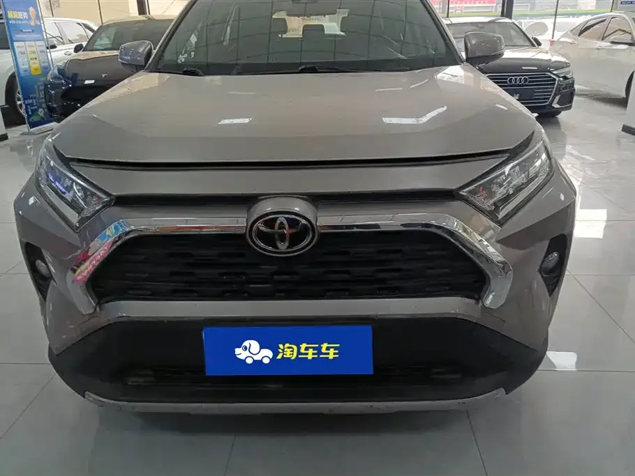 Toyota RAV4 — фото 7