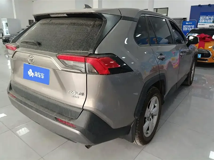 Toyota RAV4 — фото 4