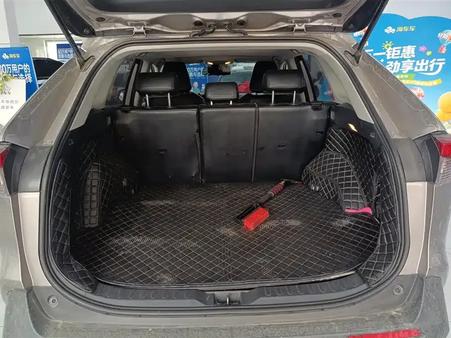 Toyota RAV4 — фото 10