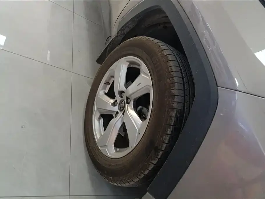 Toyota RAV4 — фото 2