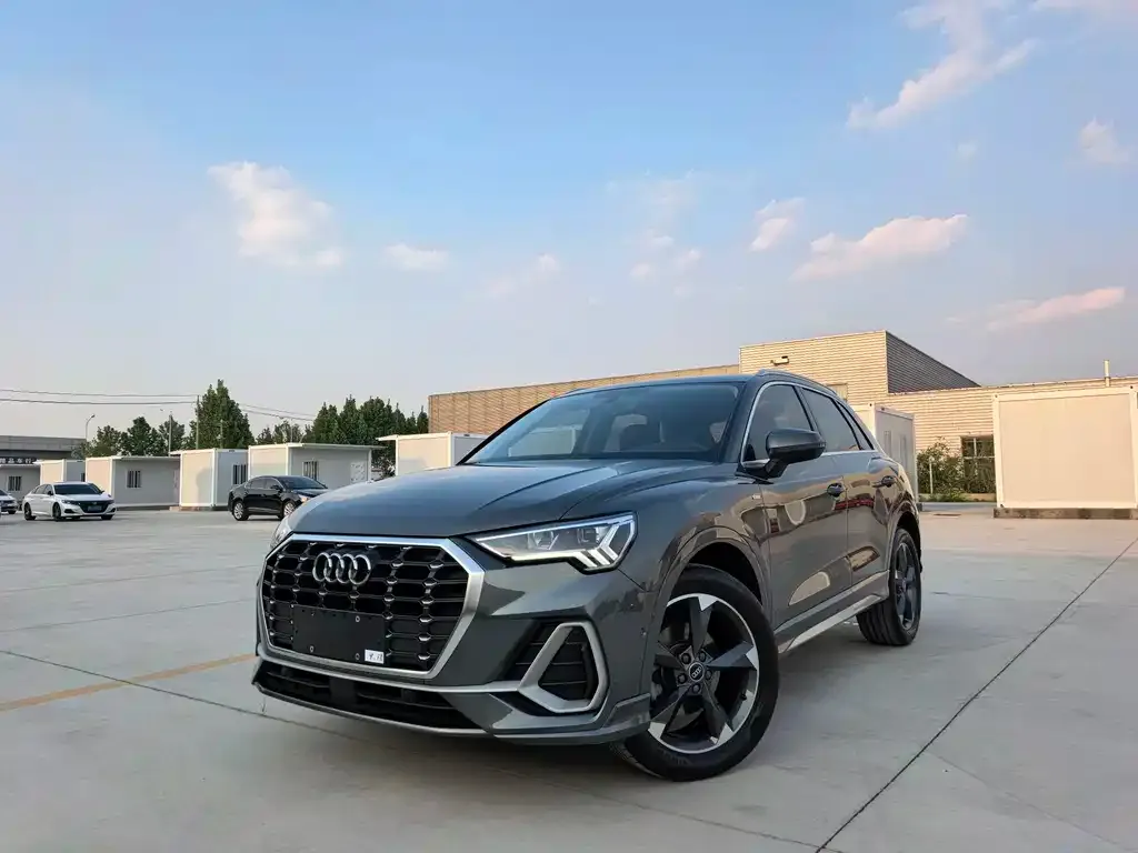 Audi Q3 — фото 1