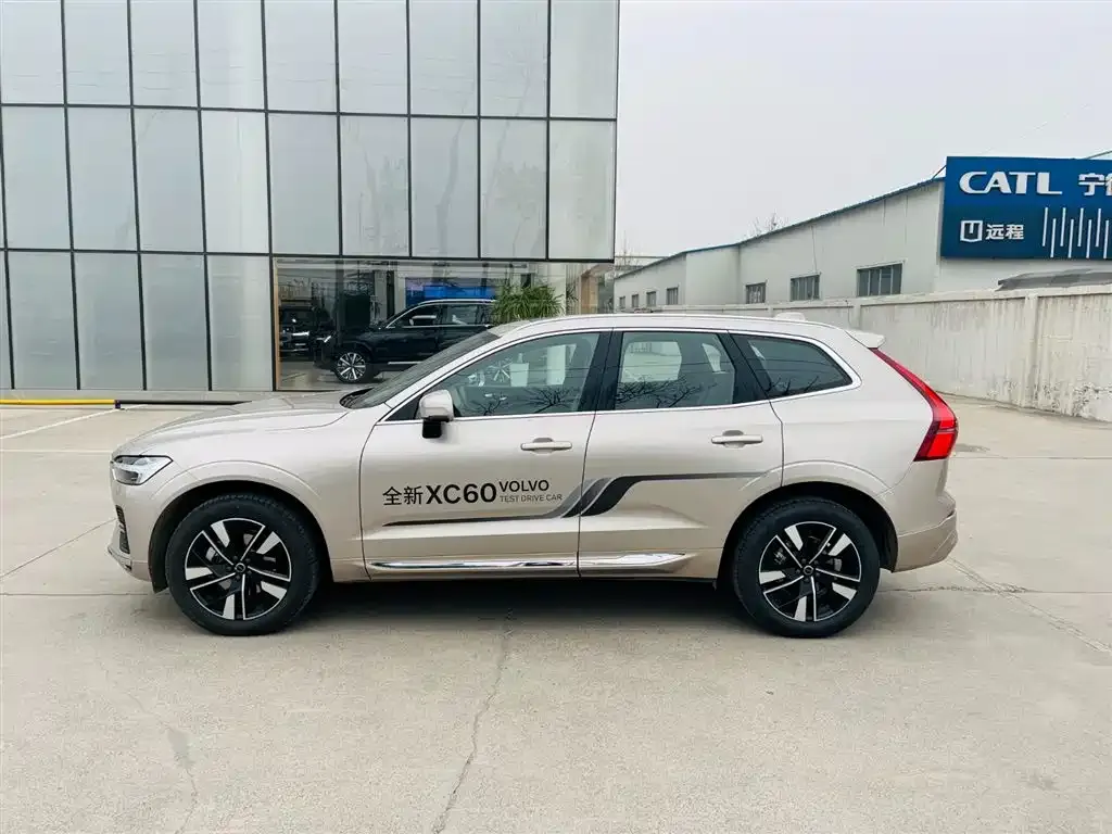 Volvo XC60 — фото 3