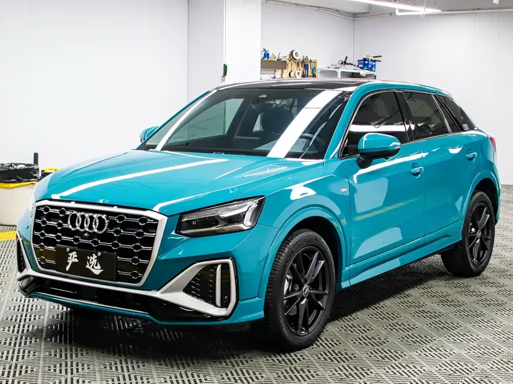 Audi Q2L — фото 1