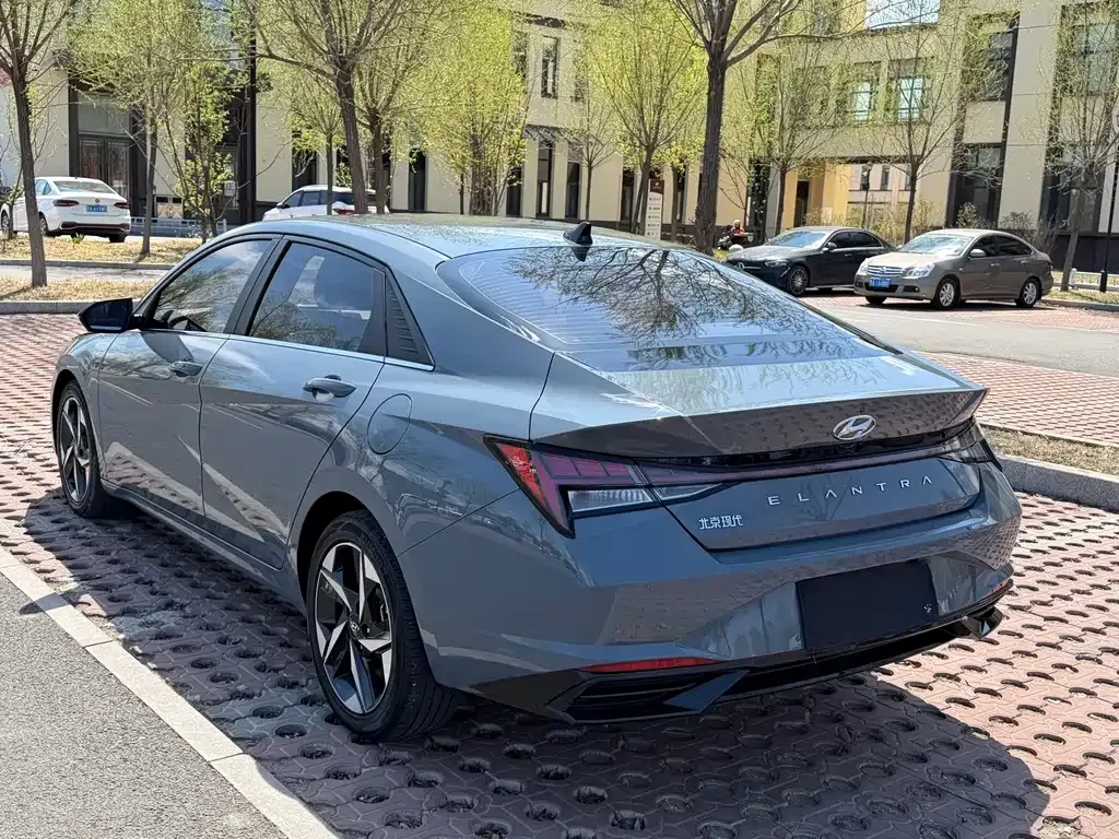 Hyundai Elantra — фото 10