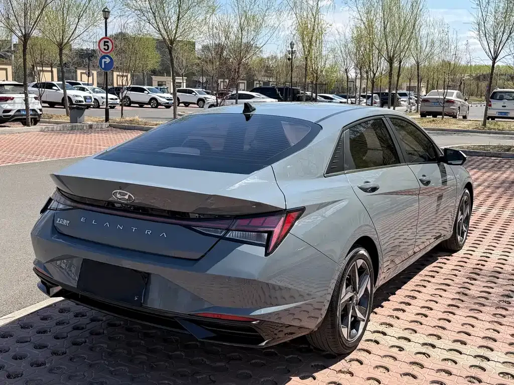 Hyundai Elantra — фото 9