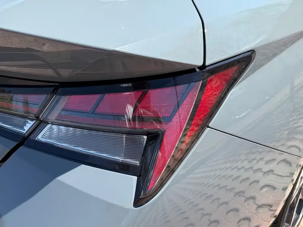 Hyundai Elantra — фото 4