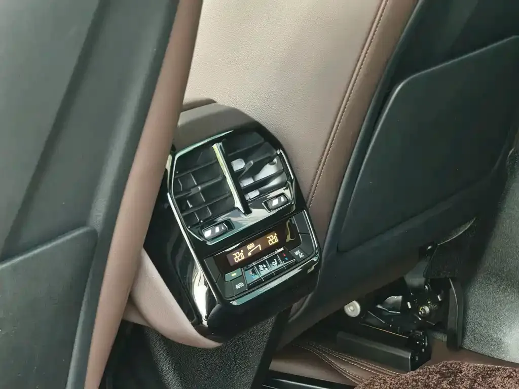 BMW iX 2023 из CN, фото 5