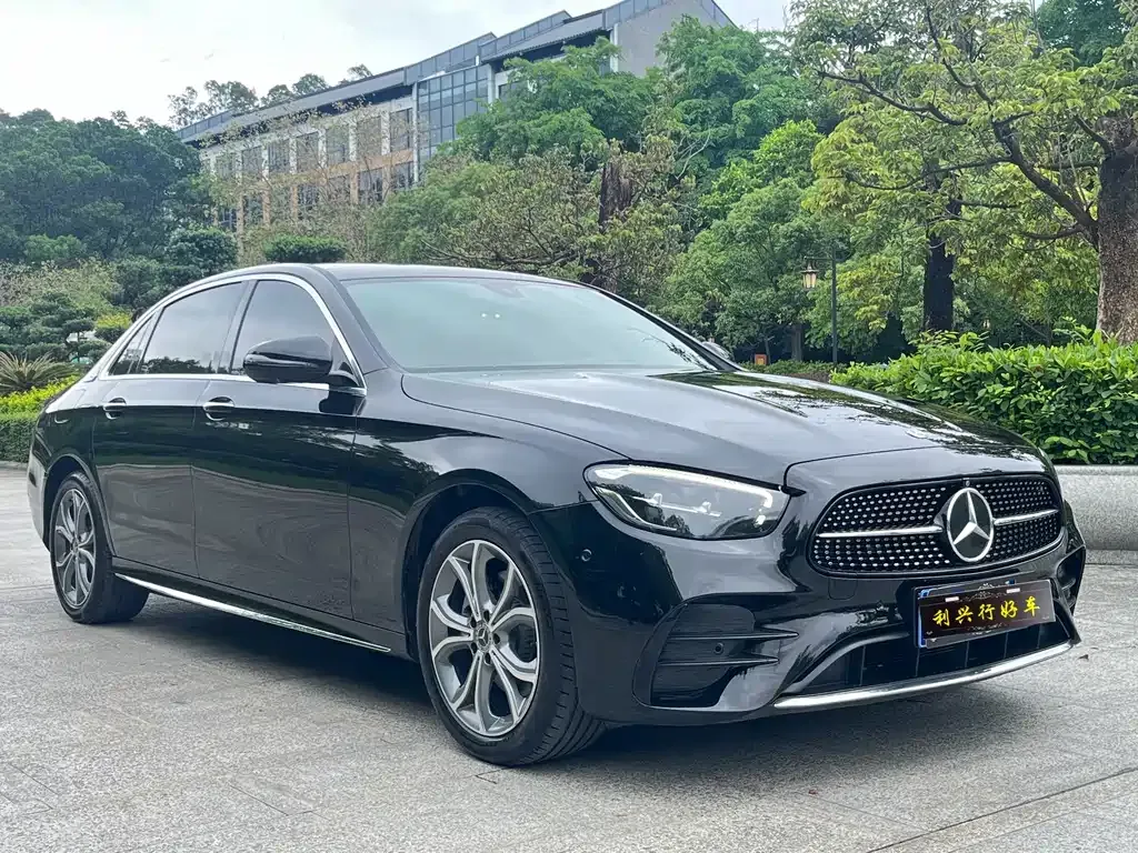 Mercedes-Benz E-Class — фото 9